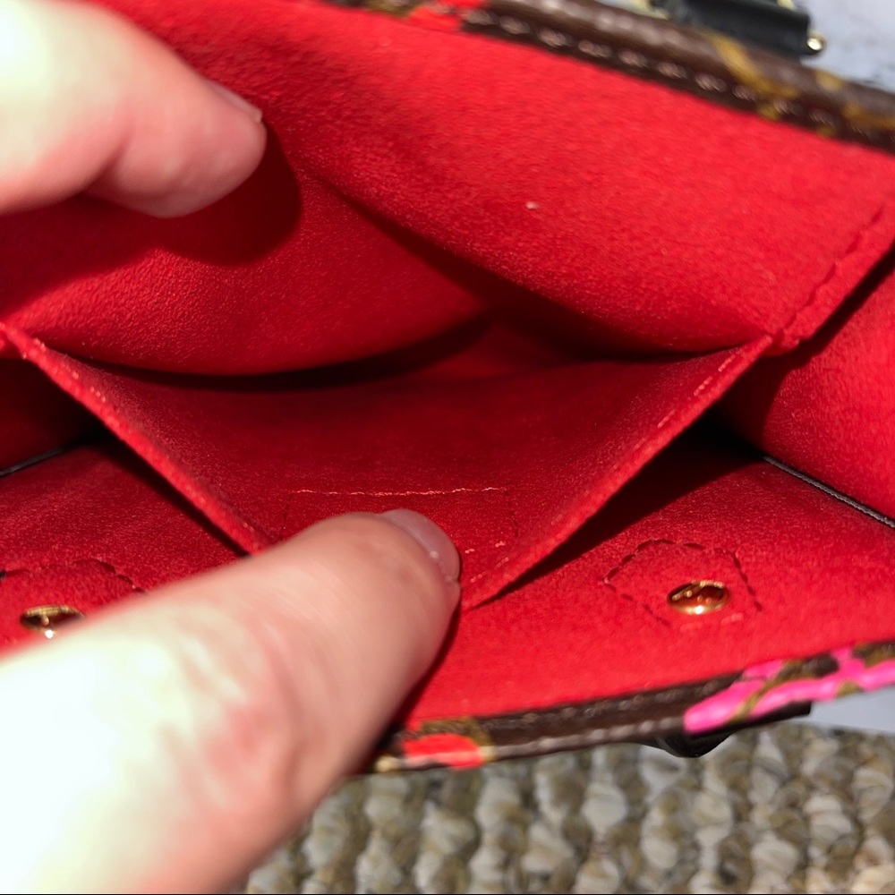 Louis Vuitton Fall in Love Petit Sac Plat - Picture 11 of 14